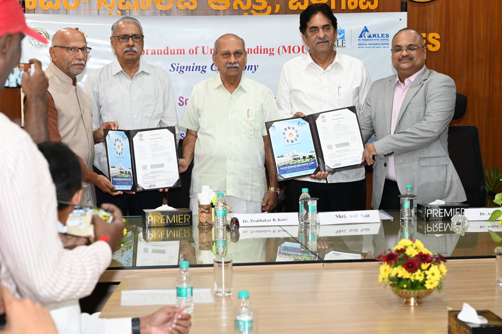 Signing of MOU KLE Society and BIMS Signing of MOU- KLE Society and BIMS