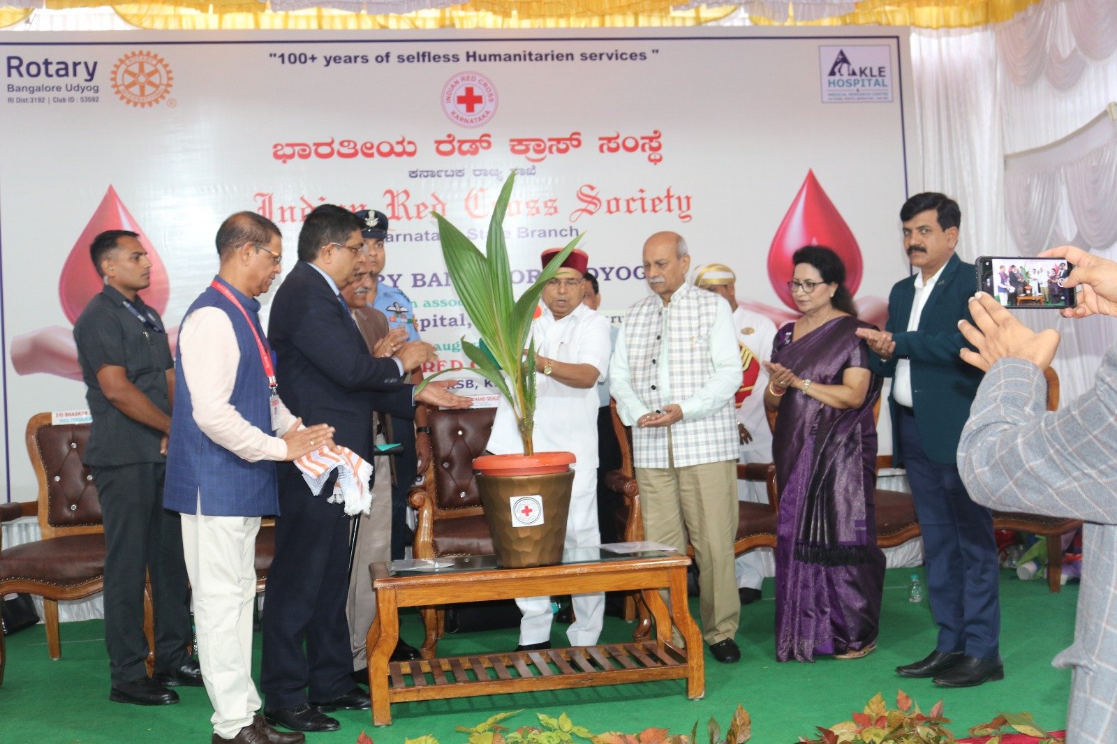 Inauguration of Blood Bank at KLE Hospital Bengaluru Dr Prabhakar Kore and dignitaries at Rotary Red Cross Blood Centre launch