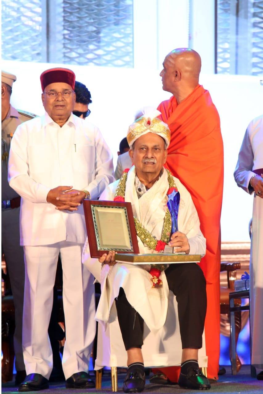 Vaidyavarenya Award for Dr Prabhakar Kore