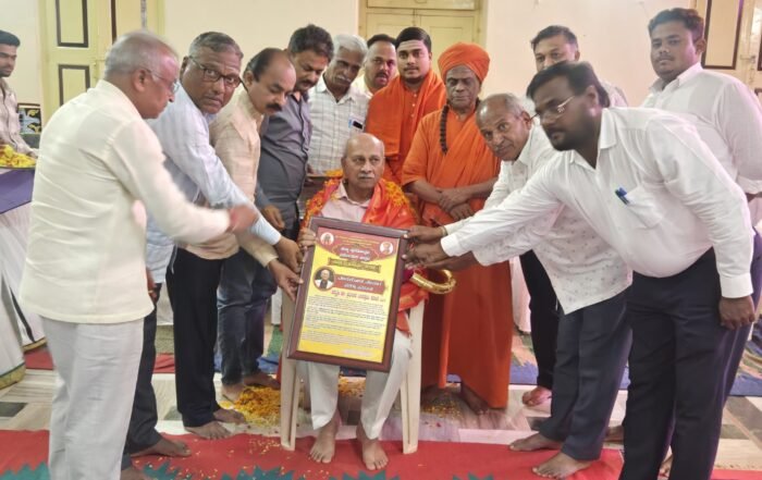 Dr Prabhakar Kore Murugod Mukuta