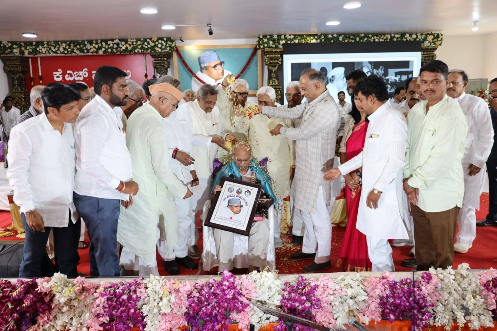 KH Patil Award for Dr Prabhakar Kore