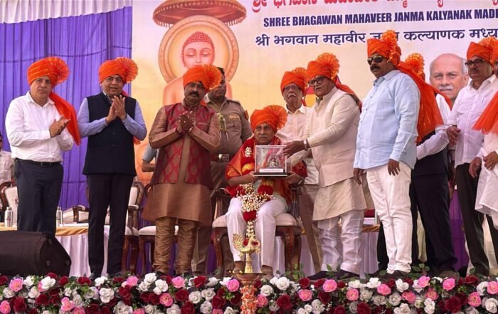 Dr Prabhakar Kore felicitated by Punjab Governor on Mahaveer Jayanti