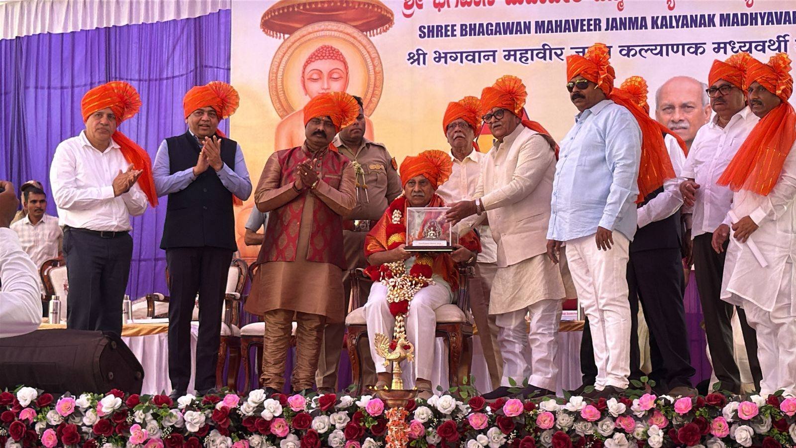 Dr Prabhakar Kore felicitated by Punjab Governor on Mahaveer Jayanti