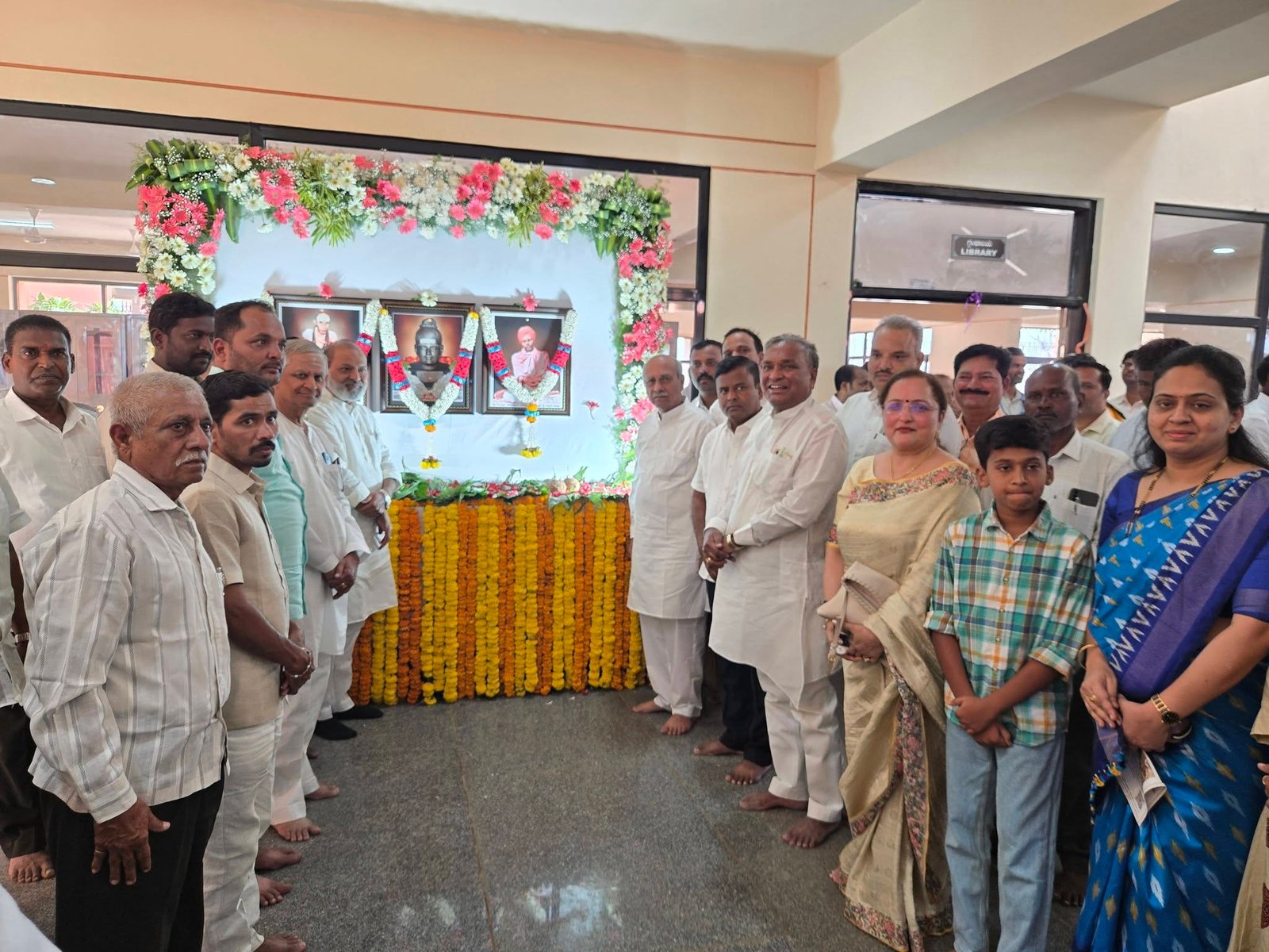 Dr Prabhakar Kore with other dignitaries at the inauguration of the Residential College for Girls at Koppal