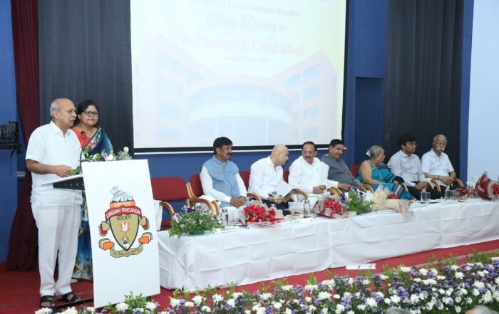 Dr. Prabhakar Kore honors the legacy of philanthropist Shri K.F. Patil at the renaming ceremony of the KLE Society’s K.F. Patil School in Rajajinagar, Bengaluru.
