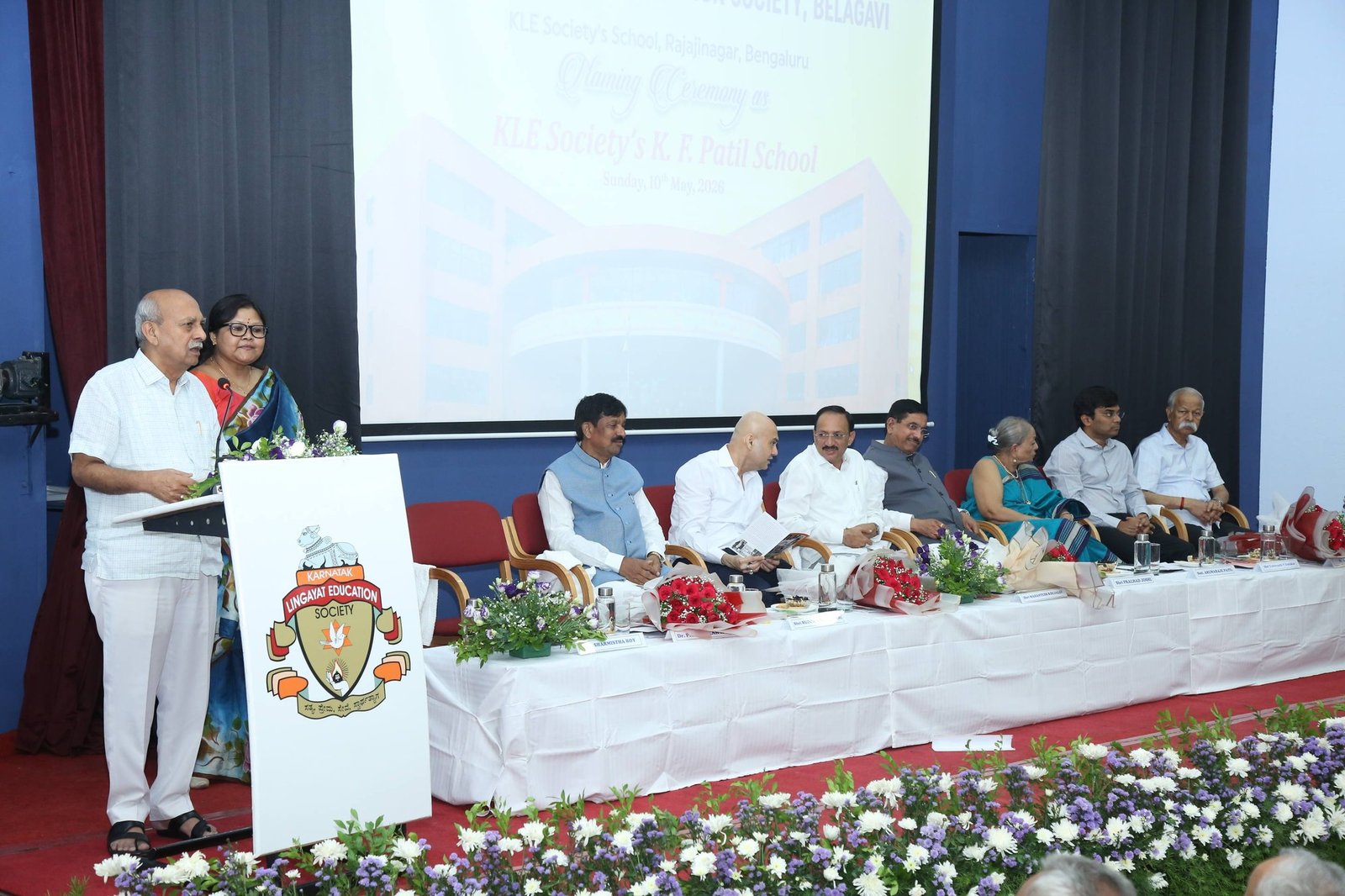 Dr. Prabhakar Kore honors the legacy of philanthropist Shri K.F. Patil at the renaming ceremony of the KLE Society’s K.F. Patil School in Rajajinagar, Bengaluru.