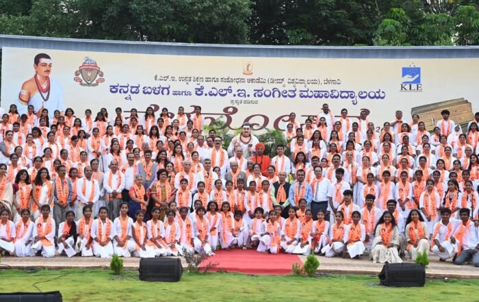 Dr. Prabhakar Kore at Vachanotsava 2026 at KAHER's JNMC campus, where over 1,000 participants performed a mass singing tribute of Basavanna's Vachanas.