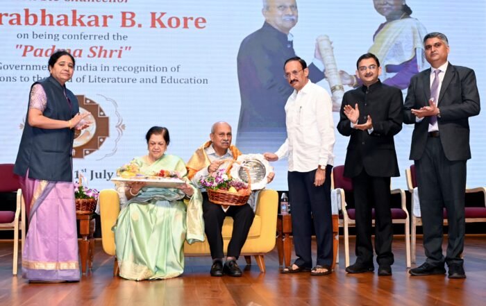Dr Prabhakar Kore receives a felicitation from KAHER after being conferred the Padma Shri for his contributions to education, healthcare and literature