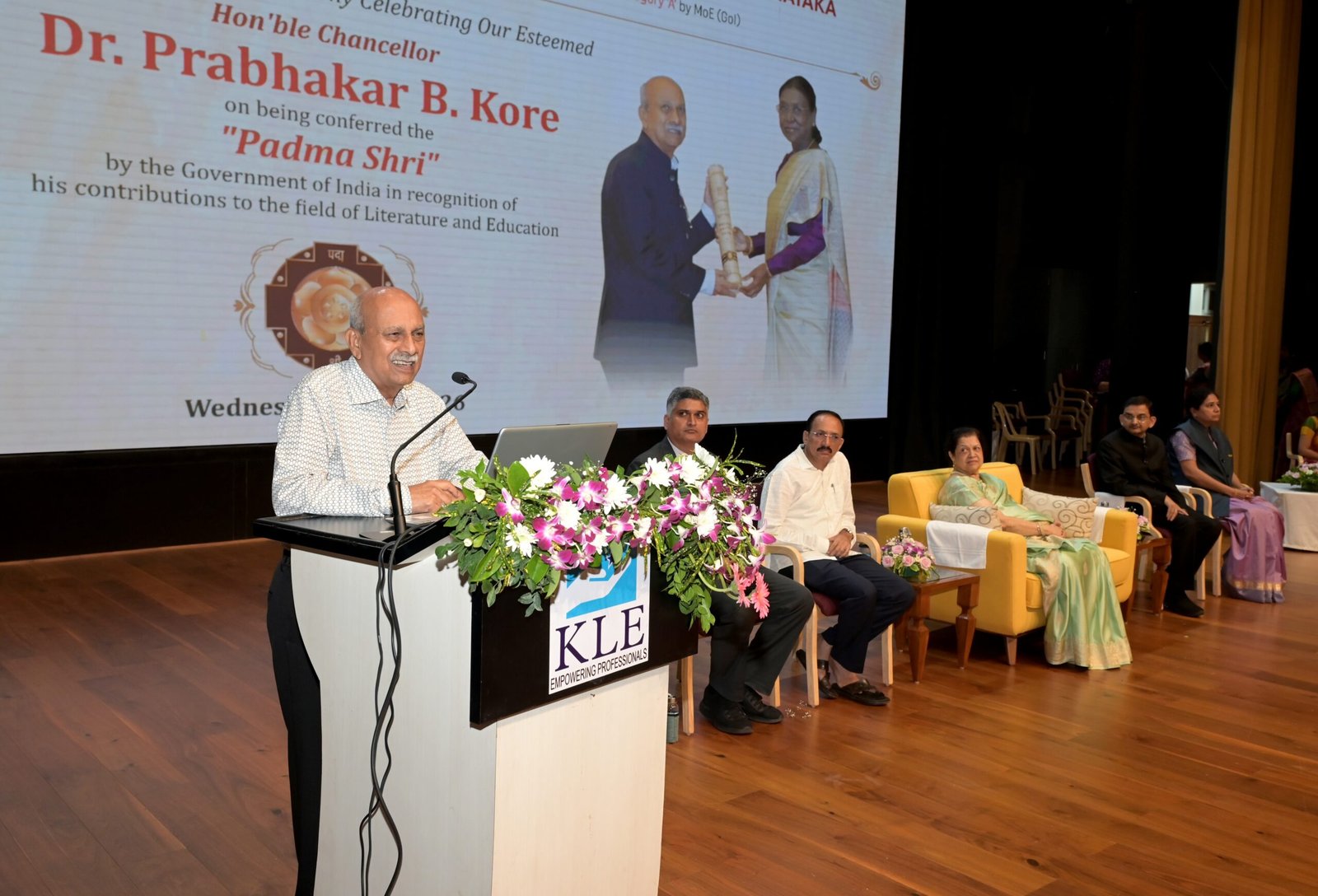 Dr Prabhakar Kore receives a felicitation from KAHER after being conferred the Padma Shri for his contributions to education, healthcare and literature.