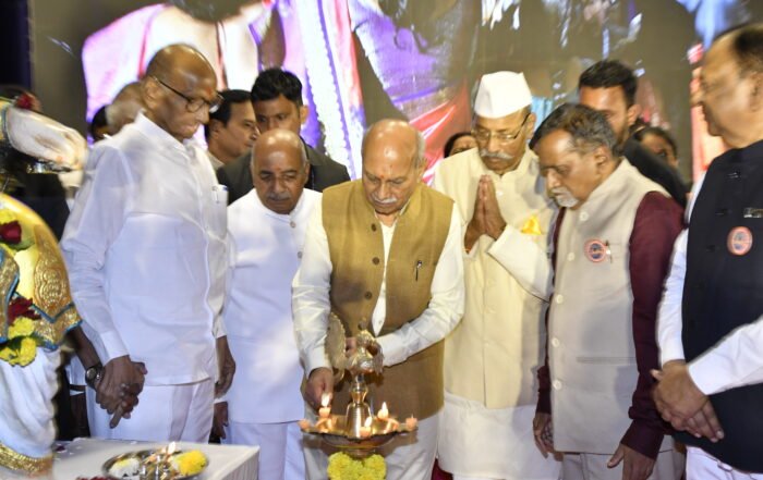 Prabhakar Kore at the felicitation in Pune by the Veerashaiv-Lingayat community
