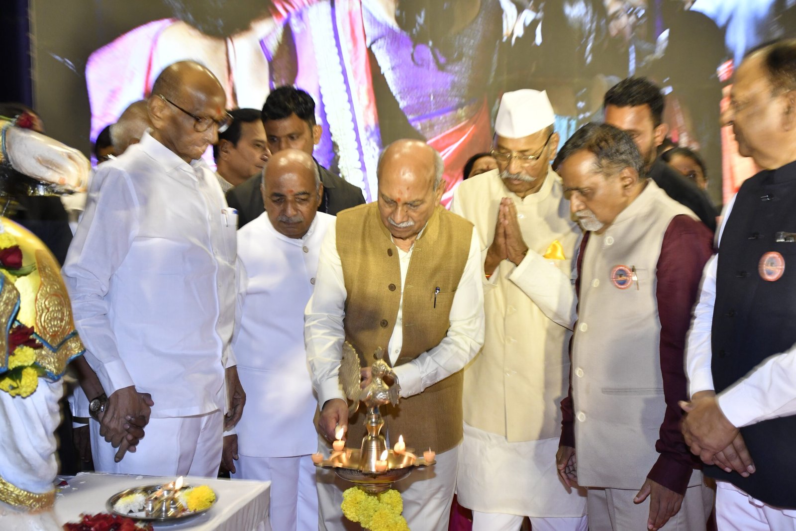 Prabhakar Kore at the felicitation in Pune by the Veerashaiv-Lingayat community