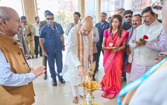 Amit Shah inaugurates KLE’s 1,200-bed hospital in Hubballi in the presence of dignitaries.