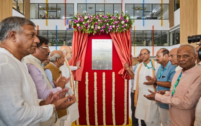 Amit Shah inaugurates KLE’s 1,200-bed hospital in Hubballi in the presence of dignitaries.